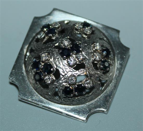 A 1970s platinum and gem set brooch, 29mm.